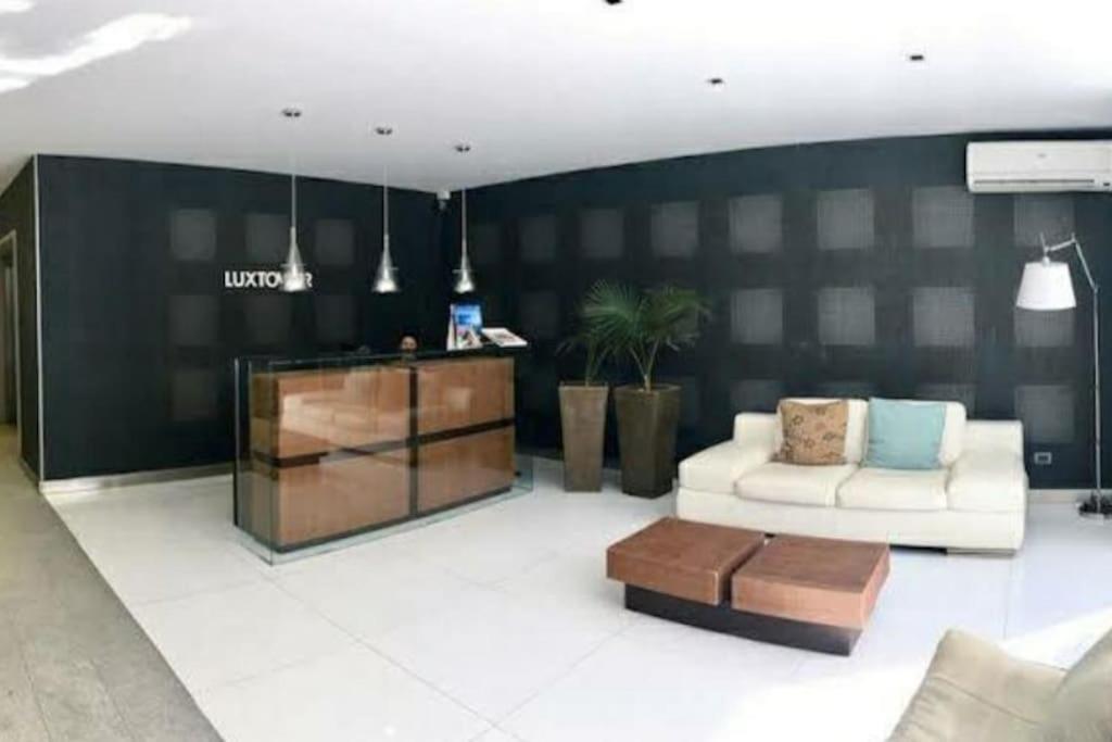 Apartamento Lux Tower. Departamento 3 Ambientes. Pleno Centro Punta del Este